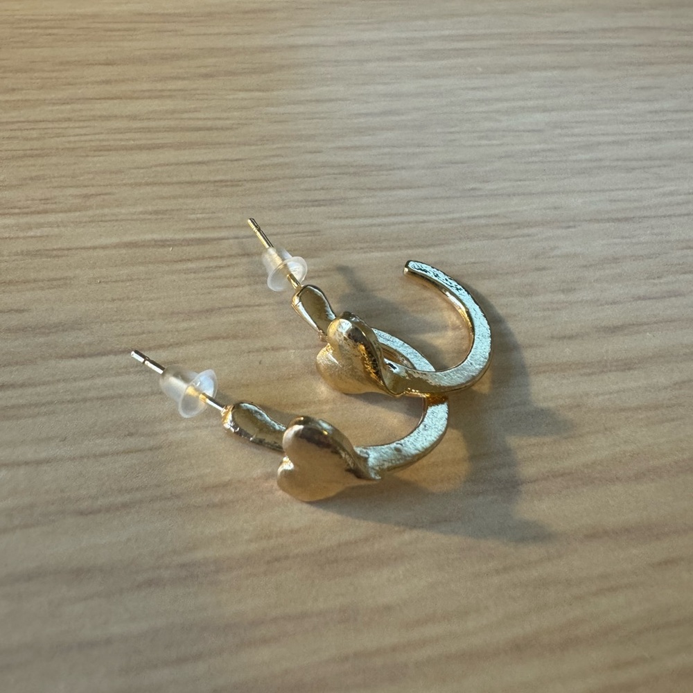 Heart Earrings ✨NWOT✨ - Picture 1 of 3